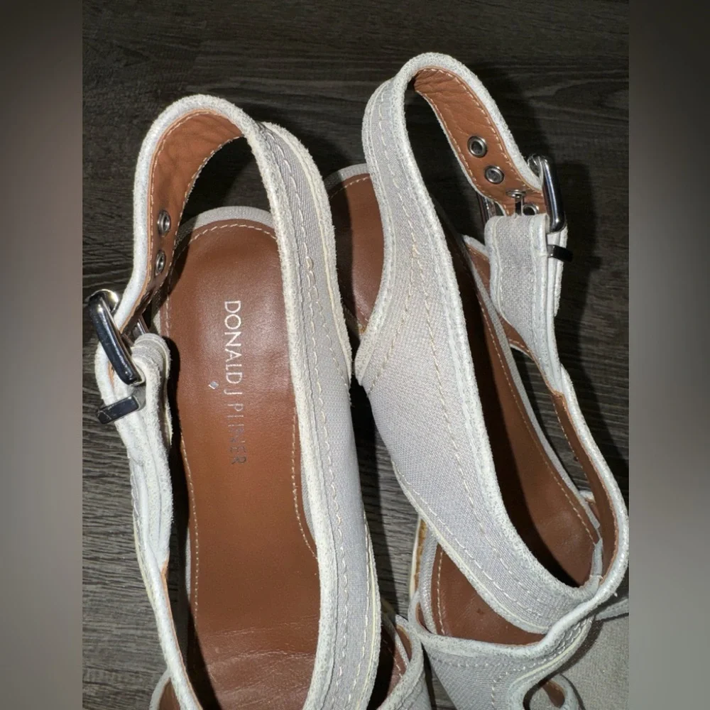Donald J. Pliner Burgos Metallic Wedge Heel Sandals Cloth   Sz 8.5.  EUC!